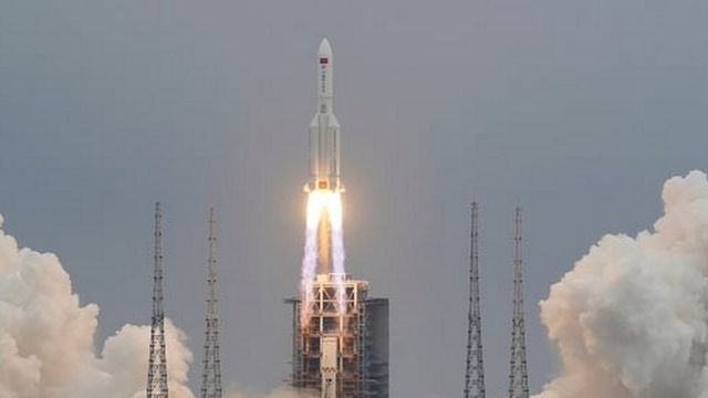 Restos de cohete chino caen sobre la tierra