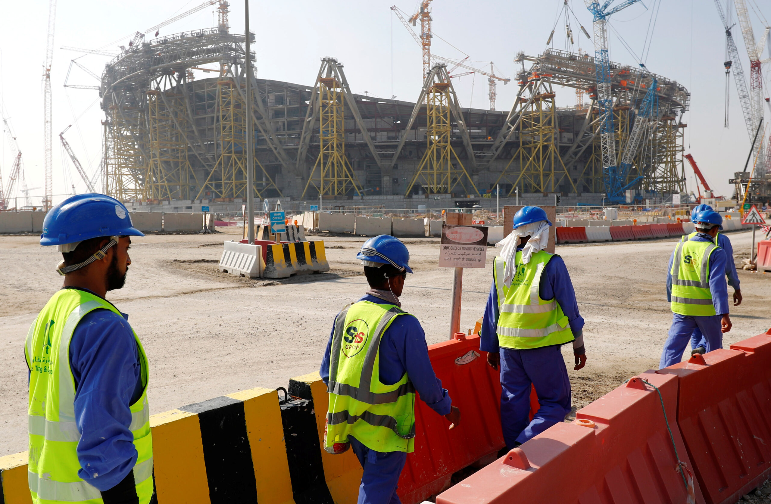 Qatar admite que 400-500 trabajadores fallecieron en las obras del Mundial