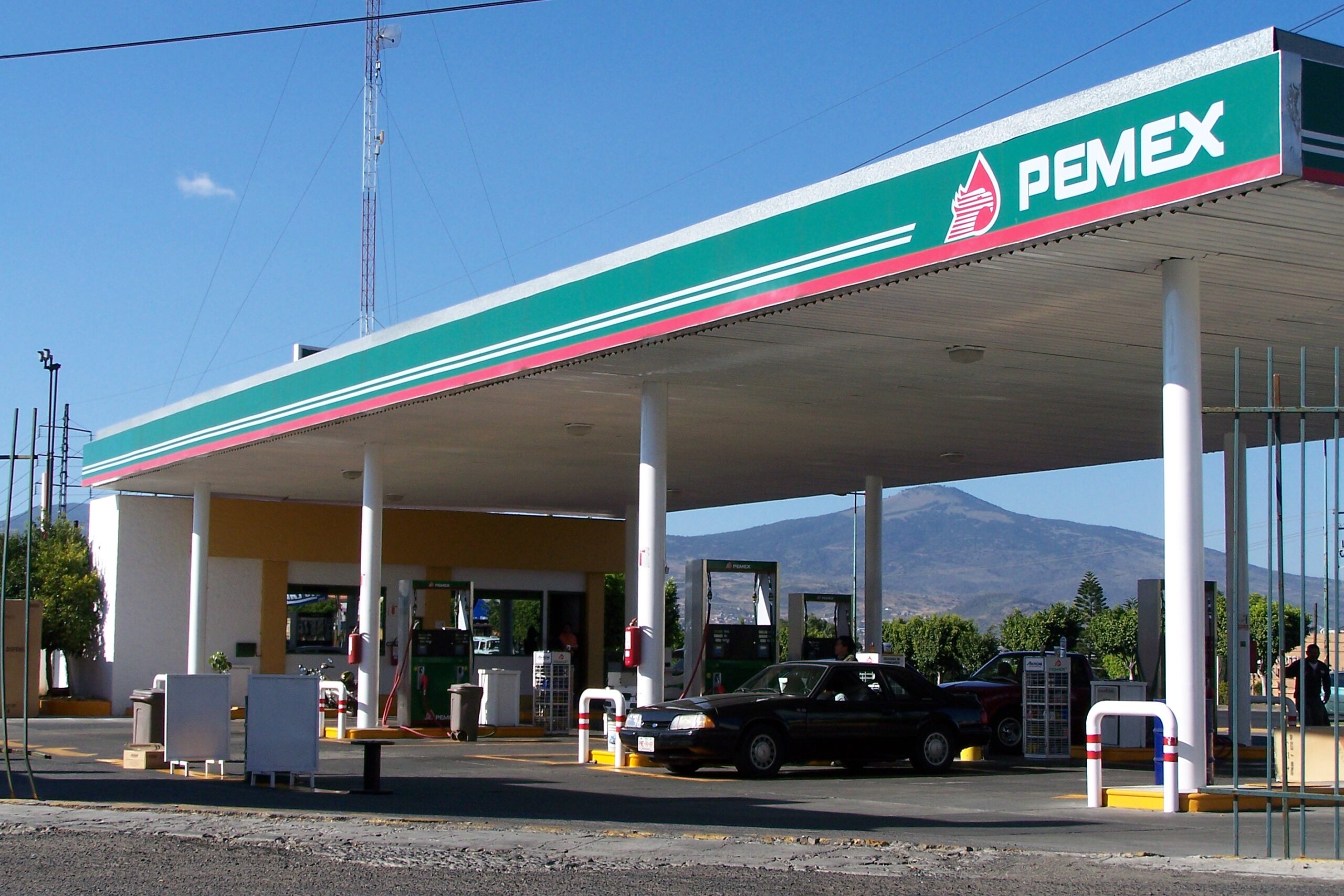 Pemex presenta baja en ingresos por ventas petroleras