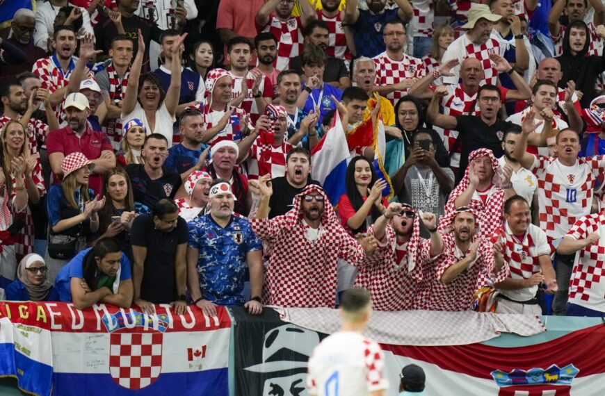 FIFA multa a Croacia y Serbia por consignas políticas