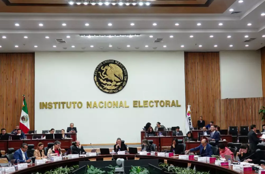 INE ordena a candidatos presidenciales asistir a debates
