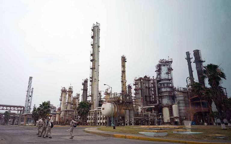 Gobierno estatal contempla exigir cierre de refinería