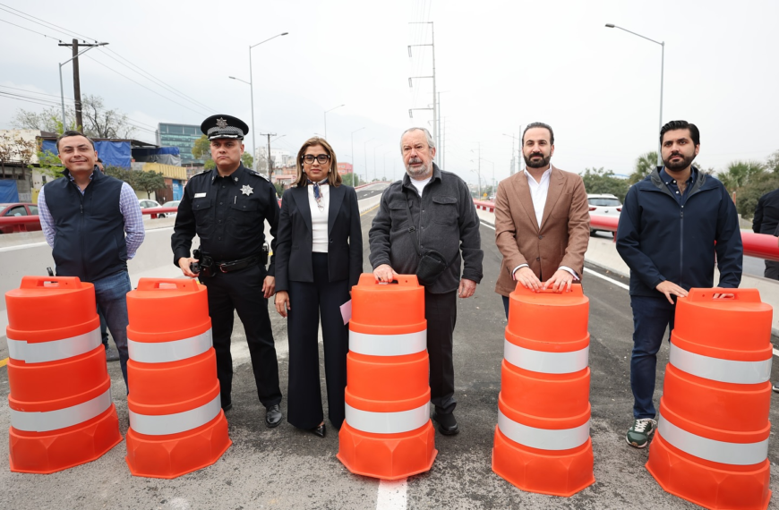 Mauricio Fernandez inaugura puente Jimenez