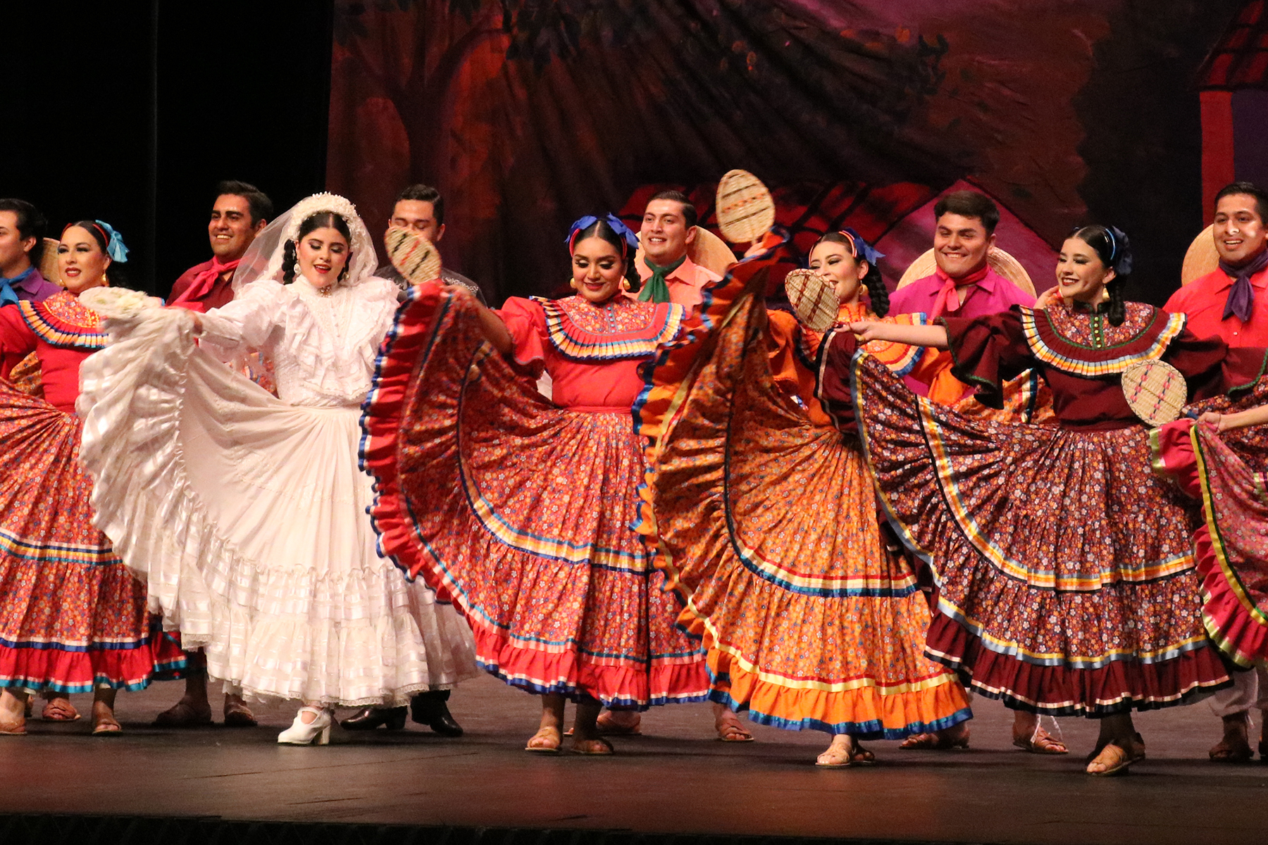 Polkas, jazz y bailes folklóricos, así celebró NL el Día Internacional de la Danza