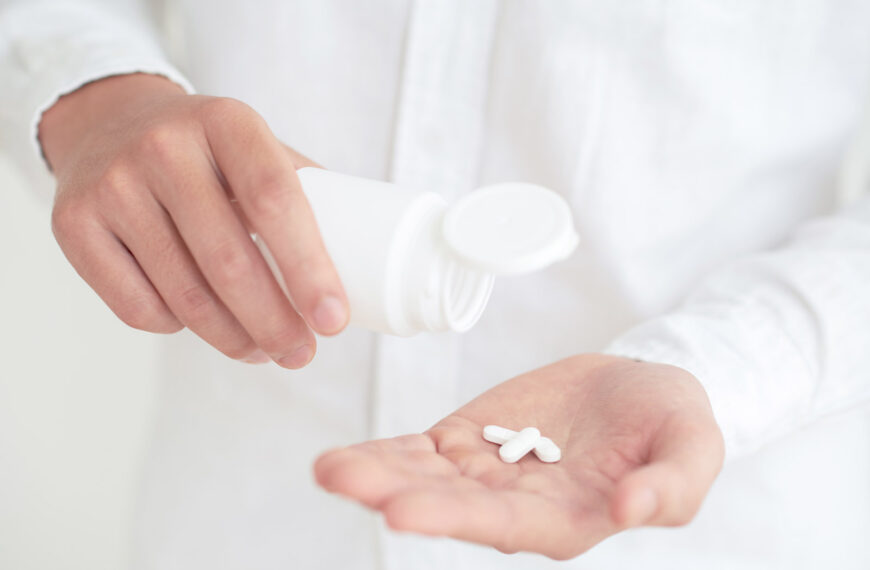 Lucha por Tylenol se libra ahora en su etiquetado; médicos reafirman seguridad en embarazadas