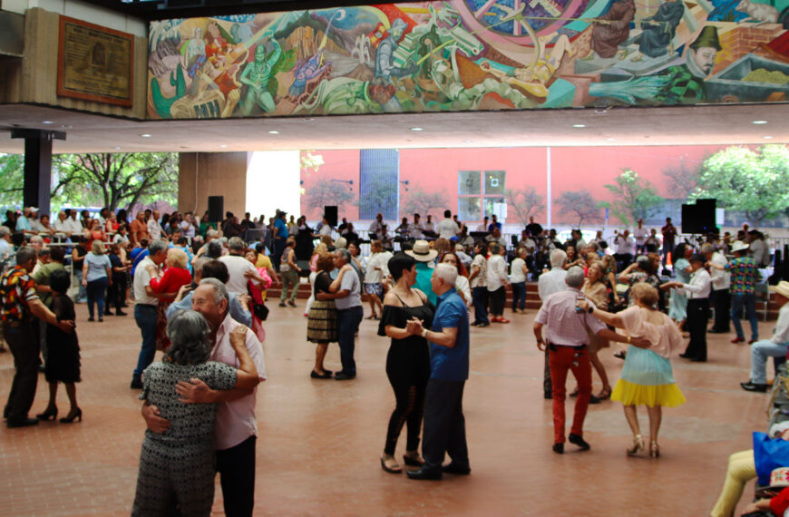 Bailan, conviven y hasta se enamoran: 46 años de historias al ritmo del Danzón