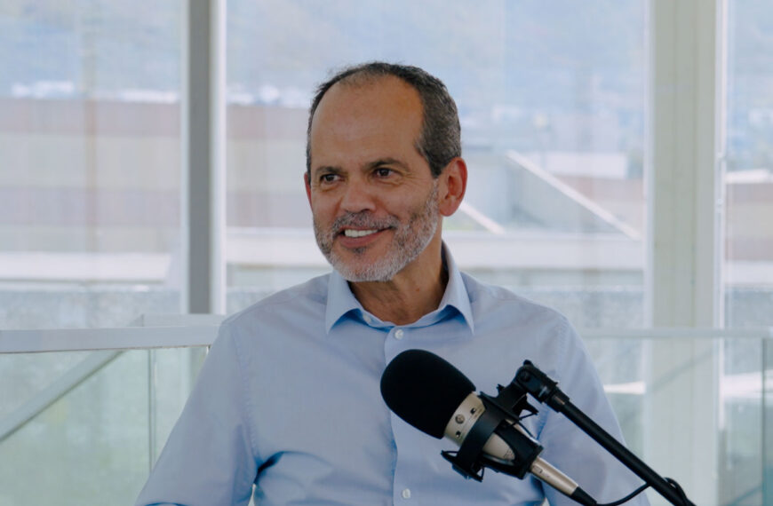 “Las ferias del libro son un espejo de lo que está pasando en la sociedad”: Henoc de Santiago