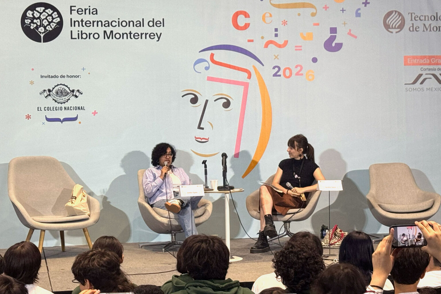 Escritora Jumko Ogata invita a elegir lecturas más diversas y a narrar historias de minorías